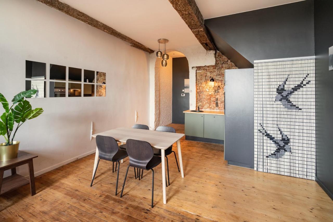 Charming Two-Bedroom River Side Apartment Антверпен Экстерьер фото