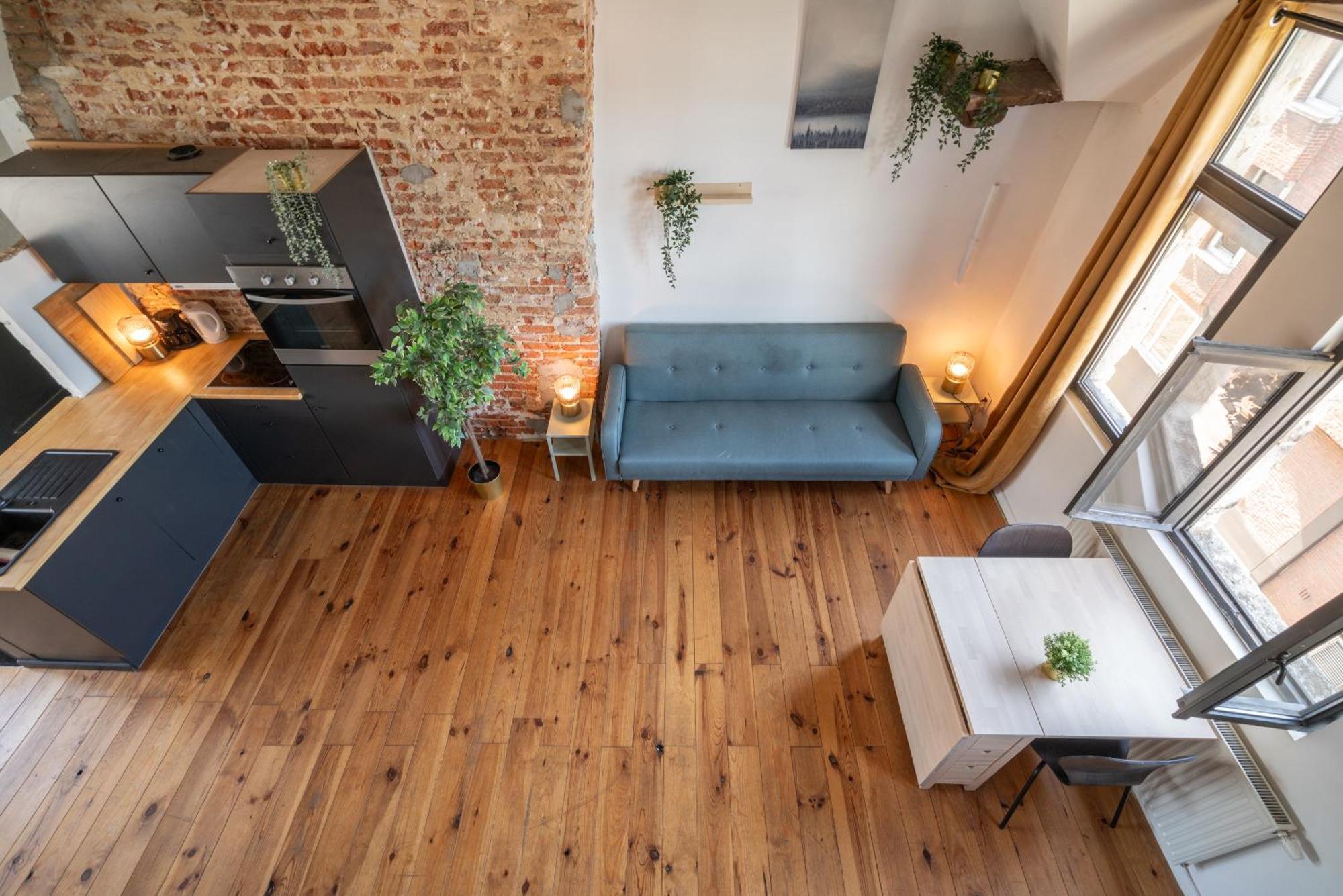Charming Two-Bedroom River Side Apartment Антверпен Экстерьер фото