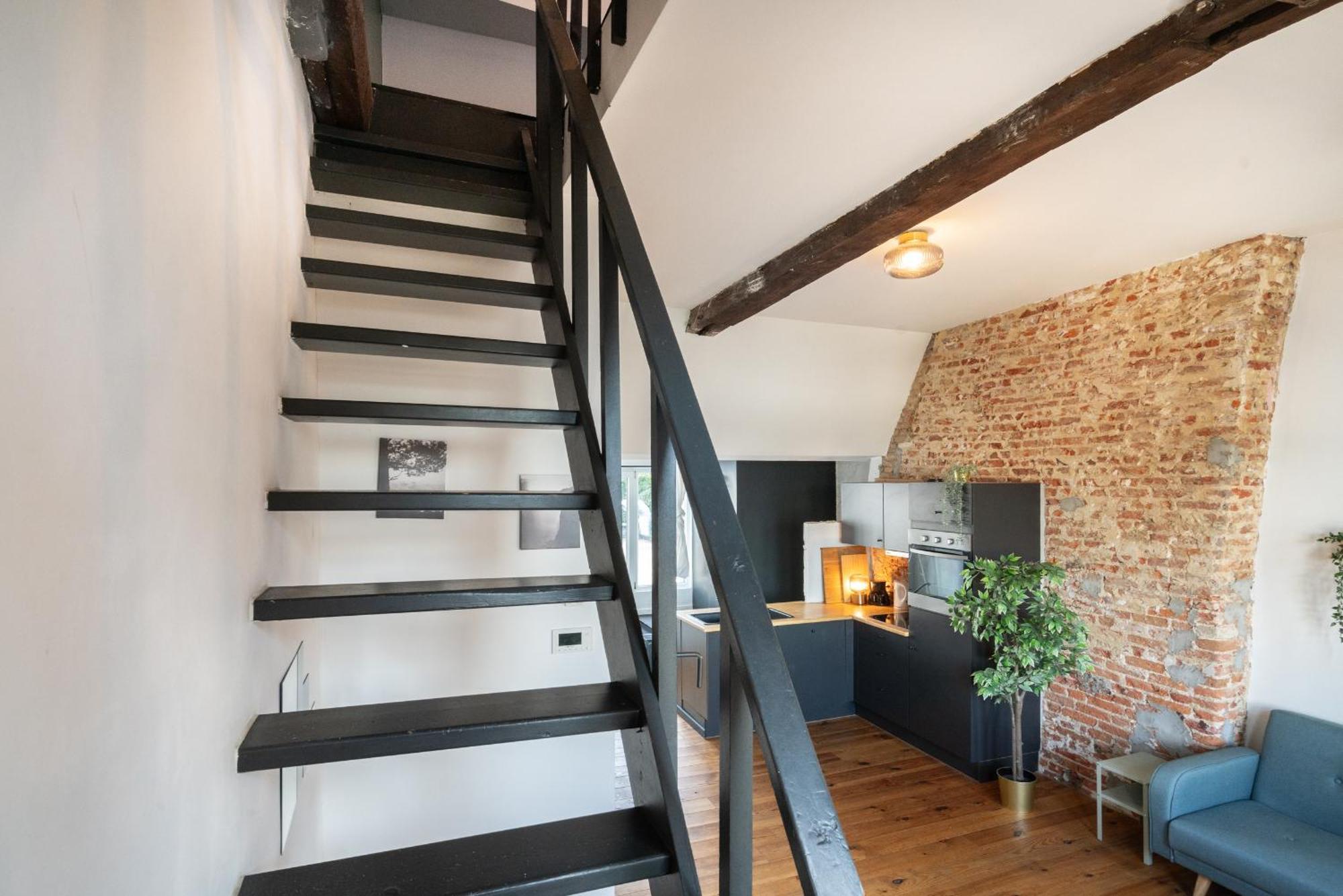 Charming Two-Bedroom River Side Apartment Антверпен Экстерьер фото