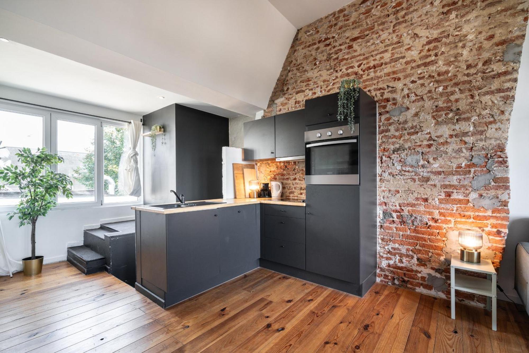 Charming Two-Bedroom River Side Apartment Антверпен Экстерьер фото